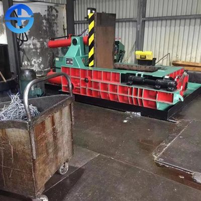 dimensione 130 Ton Pressure Hydraulic Metal Baler della balla di 300*300mm