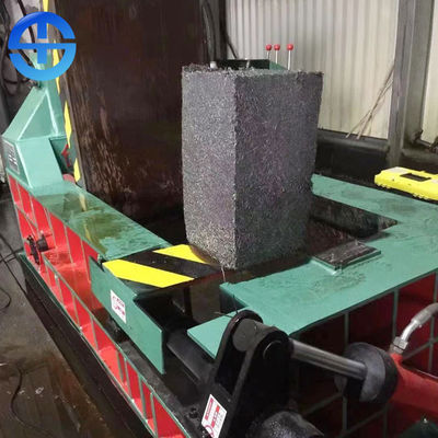 Pressa per balle della ferraglia di dimensione 300*300mm della balla di pressione 1600KN